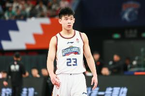 林葳出战21分钟 13中5&amp;6罚6中拿到16分4板4助1断 正负值-18